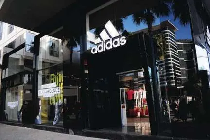 Façade de la boutique adidas au Maroc