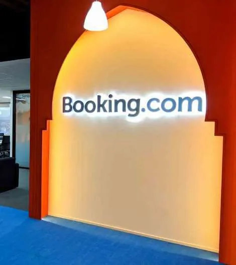 Entrée des bureaux Booking.com à Casablanca