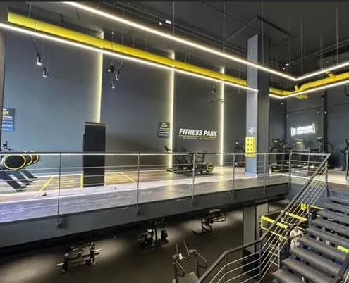 Mezzanine du club Fitness Park à Rabat