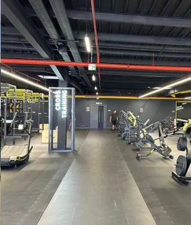 Zone de cross-training du club Fitness Park à Salé