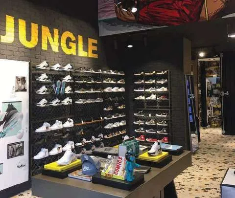 Mur de sneakers Urban Jungle à Casablanca